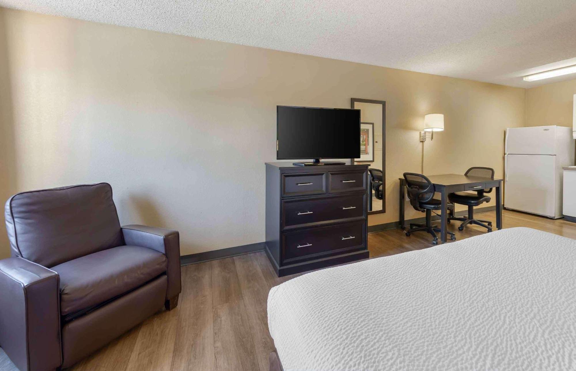 Extended America - - California Avenue Hotel 2*