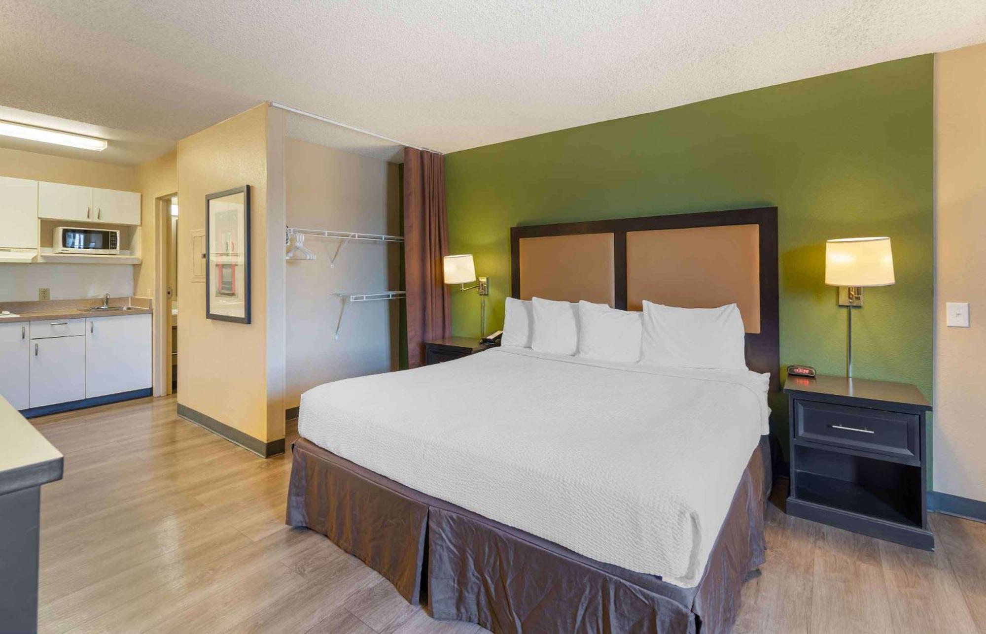 Hotel Extended America - - California Avenue